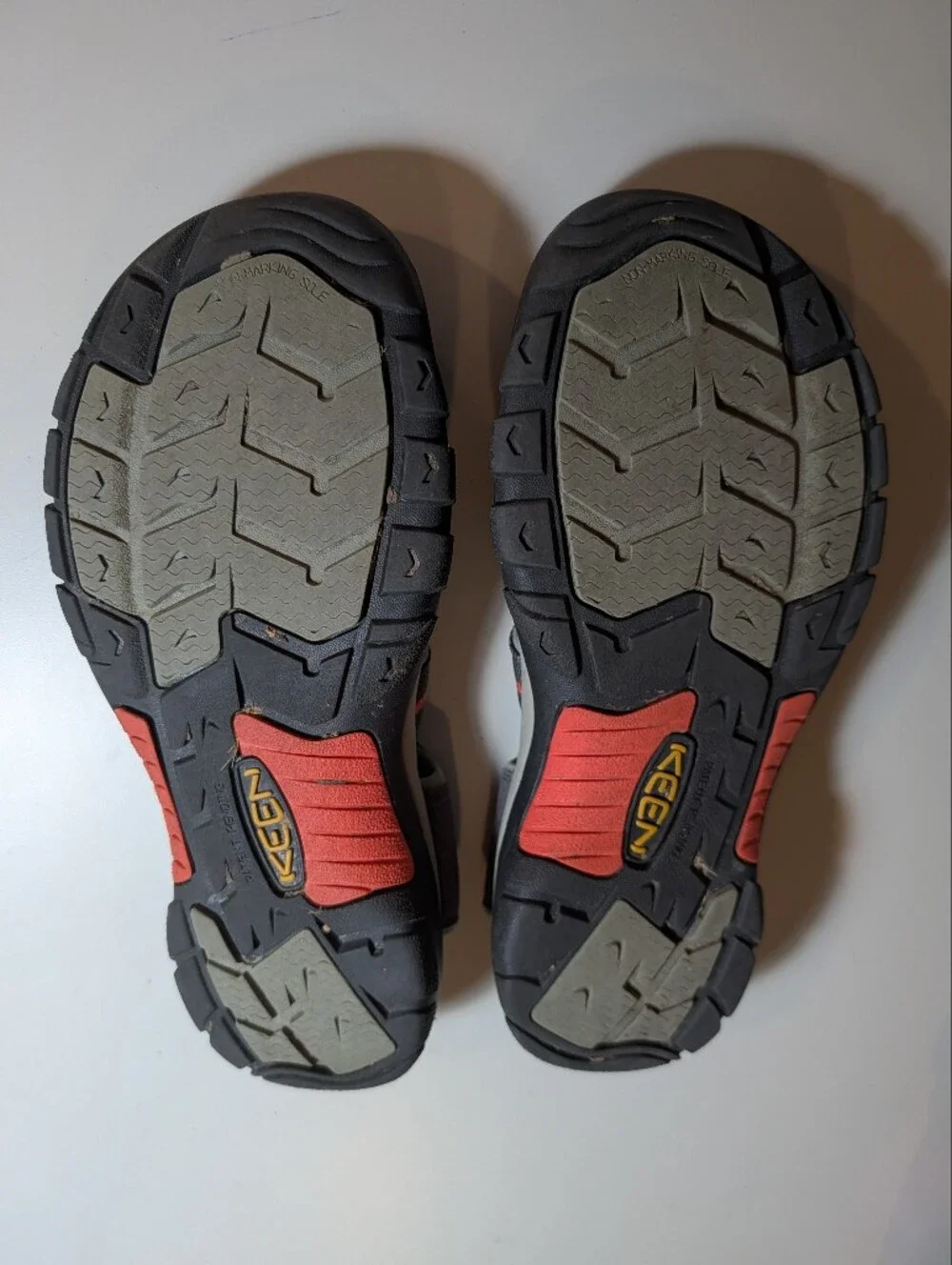 Keen Mens 10.5 Newport H2 Closed-Toe Sport Sandals in Gray with Orange Stripes